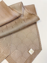 画像をギャラリービューアに読み込む, 松葉青海波模様織出し暈し色無地【長】