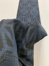 画像をギャラリービューアに読み込む, 麻の葉に華紋織り出し本場泥大島紬着物5マルキ【L】