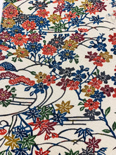 画像をギャラリービューアに読み込む, 家屋に草花模様総紗綾地紋【シュッケニ】