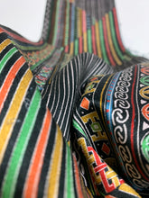 画像をギャラリービューアに読み込む, 切りばめ風縞に抽象模様