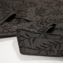 画像をギャラリービューアに読み込む, 菊に松竹梅模様織り出し本場泥大島紬(5マルキ)【シュッケニ】