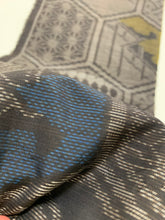 画像をギャラリービューアに読み込む, 大島紬横双亀甲繋ぎに古典寄せ柄【S】