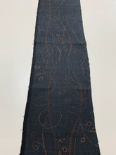 画像をギャラリービューアに読み込む, 抽象花唐草模様織り出し本場泥大島紬5マルキ【L】