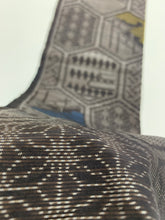 画像をギャラリービューアに読み込む, 大島紬横双亀甲繋ぎに古典寄せ柄【S】