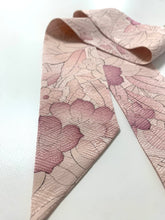 画像をギャラリービューアに読み込む, 総草花線描き模様総地紋