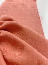 画像をギャラリービューアに読み込む, 花唐草模様織り出し色無地【シュッケニ】