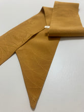 画像をギャラリービューアに読み込む, 芝草に蝶模様織り出し色無地