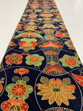 画像をギャラリービューアに読み込む, 分銅菱に松竹梅鶴模様