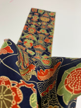 画像をギャラリービューアに読み込む, 分銅菱に松竹梅鶴模様