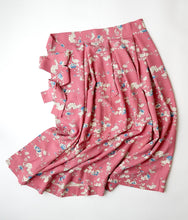 画像をギャラリービューアに読み込む, 白抜きの草花模様【タックタイプ】