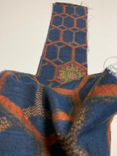 画像をギャラリービューアに読み込む, 亀甲に華紋織り出し十日町紬