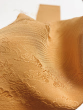 画像をギャラリービューアに読み込む, 松菊模様織り出し一つ紋色無地