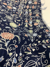 画像をギャラリービューアに読み込む, 華地紋に花更紗模様