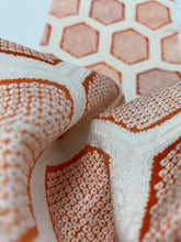 画像をギャラリービューアに読み込む, 亀甲に菊・桜模様総小花地紋【L】