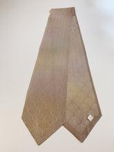 画像をギャラリービューアに読み込む, 松葉青海波模様織出し暈し色無地【長】