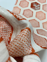 画像をギャラリービューアに読み込む, 亀甲に菊・桜模様総小花地紋【L】