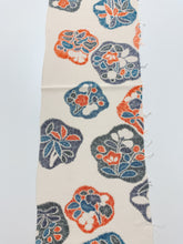 画像をギャラリービューアに読み込む, 縮緬地枝梅に桔梗模様【シュッケニ】