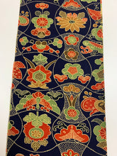 画像をギャラリービューアに読み込む, 分銅菱に松竹梅鶴模様