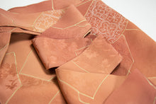 画像をギャラリービューアに読み込む, 石畳に花地紋の模様