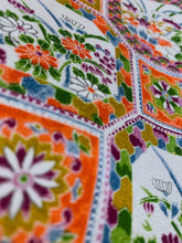 画像をギャラリービューアに読み込む, 蜀江に草花尽くし模様【シュッケニ】