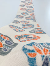 画像をギャラリービューアに読み込む, 縮緬地枝梅に桔梗模様【シュッケニ】