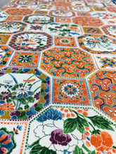 画像をギャラリービューアに読み込む, 蜀江に草花尽くし模様【シュッケニ】