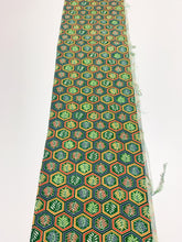 画像をギャラリービューアに読み込む, 亀甲に草葉模様