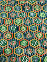 画像をギャラリービューアに読み込む, 亀甲に草葉模様