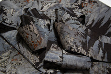 画像をギャラリービューアに読み込む, 家屋に樹木模様織り出し手織り紬