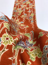 画像をギャラリービューアに読み込む, 草花に蝶模様