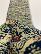 画像をギャラリービューアに読み込む, 流水に菊・笹模様