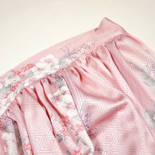 画像をギャラリービューアに読み込む, 重ね菱の総地紋に草花模様【ギャザータイプ】