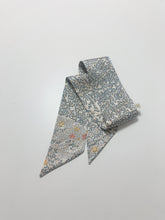 画像をギャラリービューアに読み込む, 地紙に枝花模様