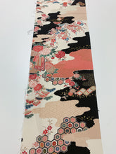 画像をギャラリービューアに読み込む, 御所車に花古典柄模様【シュッケニ】