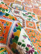 画像をギャラリービューアに読み込む, 蜀江に草花尽くし模様【シュッケニ】