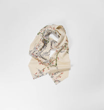 画像をギャラリービューアに読み込む, 枝梅模様に流水地紋【長】