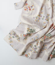 画像をギャラリービューアに読み込む, 総紗綾型地紋に草花【タックタイプ】