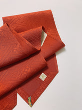 画像をギャラリービューアに読み込む, 破れ色紙に花古典柄総紗綾地紋