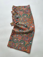 画像をギャラリービューアに読み込む, 絵皿に家屋・花鳥模様