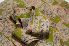 画像をギャラリービューアに読み込む, 変わり色紙に花・動物更紗模様