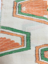 画像をギャラリービューアに読み込む, 幾何学に菊模様織り出し【手織り紬】