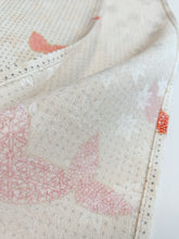 画像をギャラリービューアに読み込む, 楓地紋の蝶模様【長】