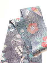 画像をギャラリービューアに読み込む, 草花模様に総紗綾地紋