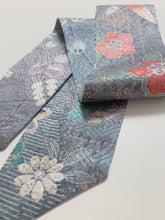 画像をギャラリービューアに読み込む, 草花模様に総紗綾地紋