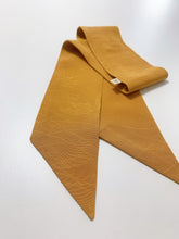 画像をギャラリービューアに読み込む, 芝草に蝶模様織り出し色無地