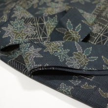 画像をギャラリービューアに読み込む, 菊楓模様織り出し本場泥大島紬【シュッケニ】