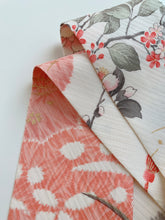 画像をギャラリービューアに読み込む, 巻物に花模様【短】