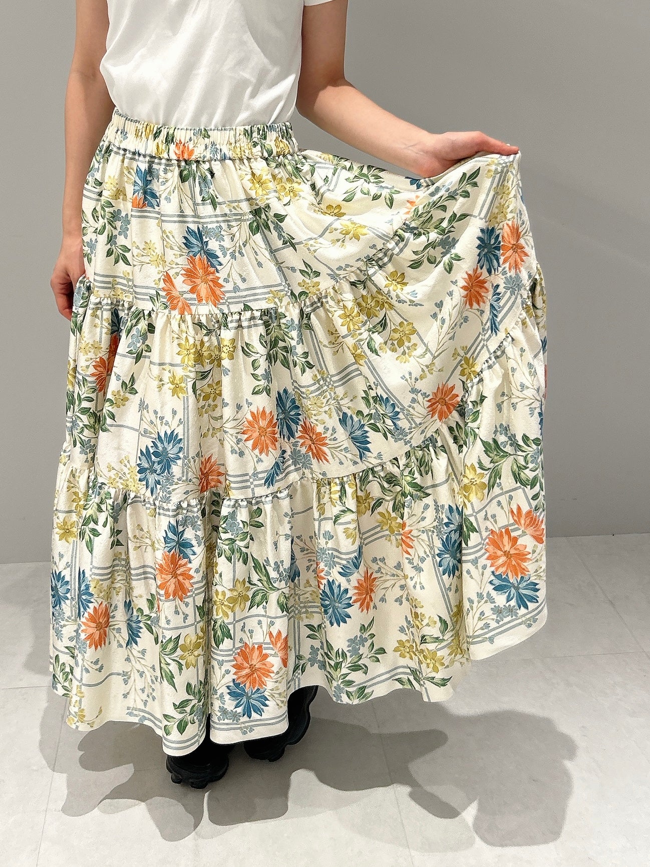 霧吹き地紋に格子線花草模様【ティアード】