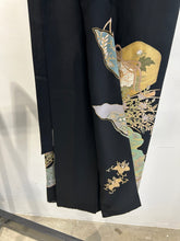 画像をギャラリービューアに読み込む, 宝箱絵に宝尽くし模様【黒留袖】
