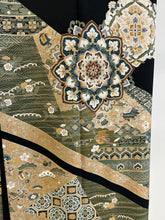 画像をギャラリービューアに読み込む, 更紗絵に金駒縁金彩古典模様【黒留袖】
